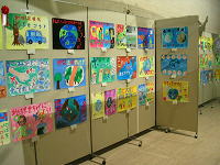 環境に関する子供たちの絵画展示