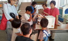 夏休みフェア　ごみクイズの様子