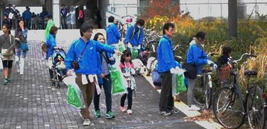 万博ごみゼロの様子「親子でごみ拾いに参加」